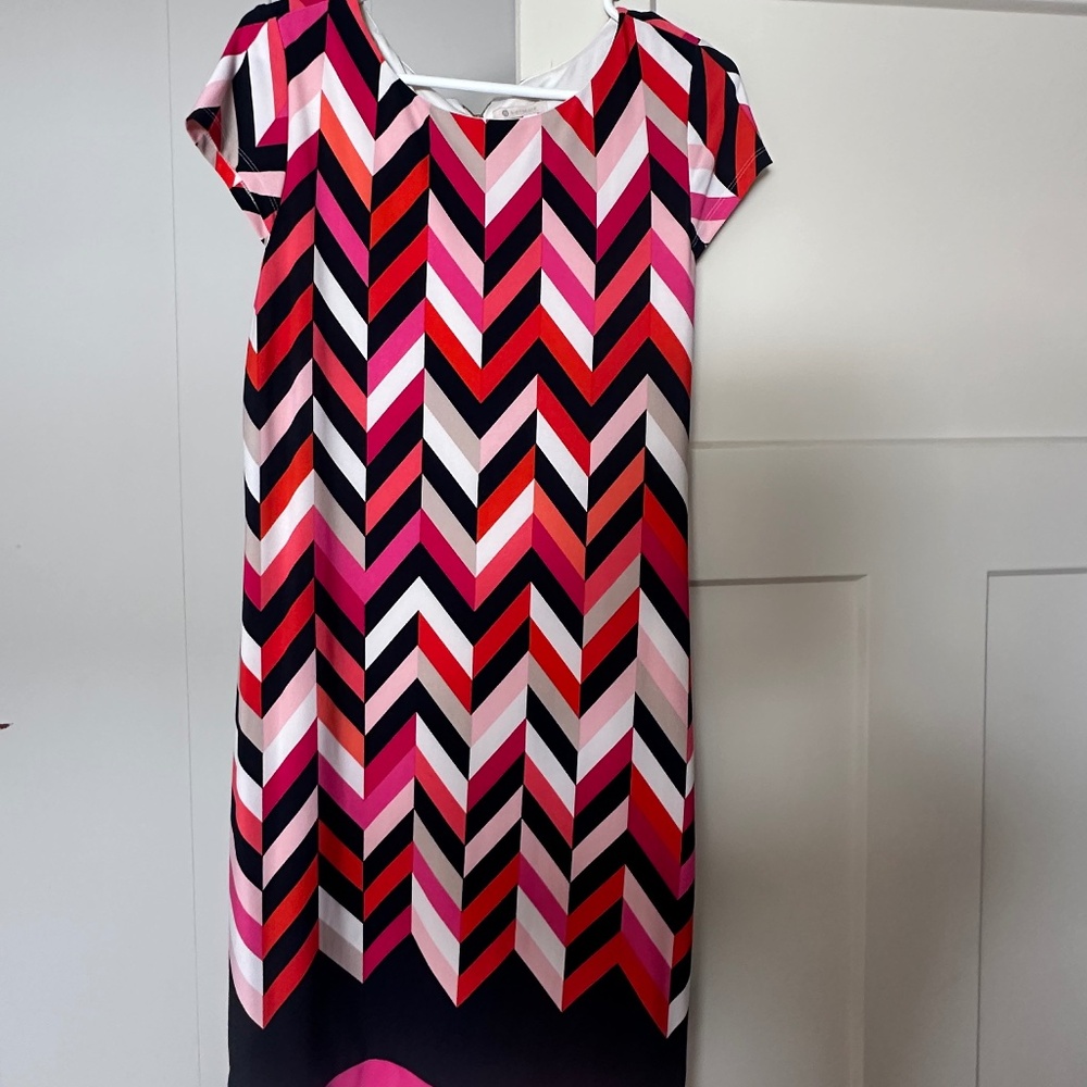 Short sleeve pattern dress